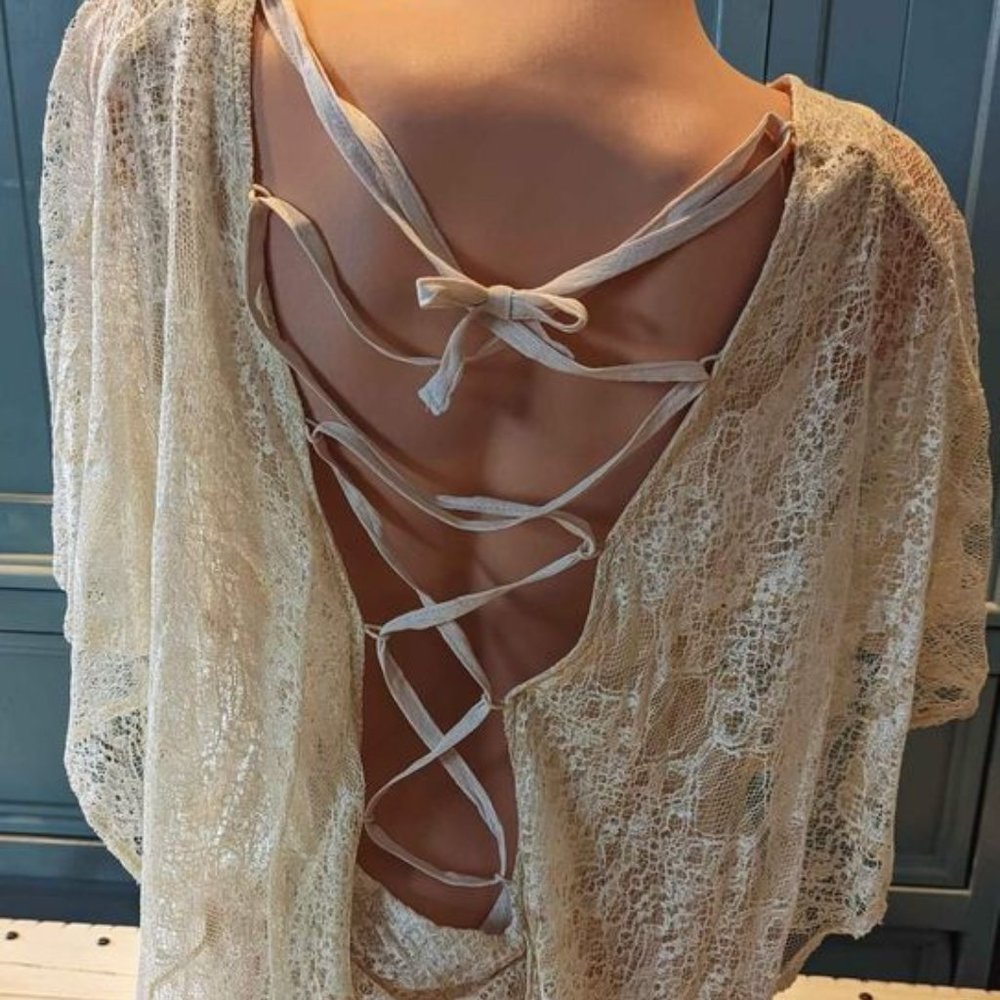 Women's Lace Up Back Layered Butterfly Top Large